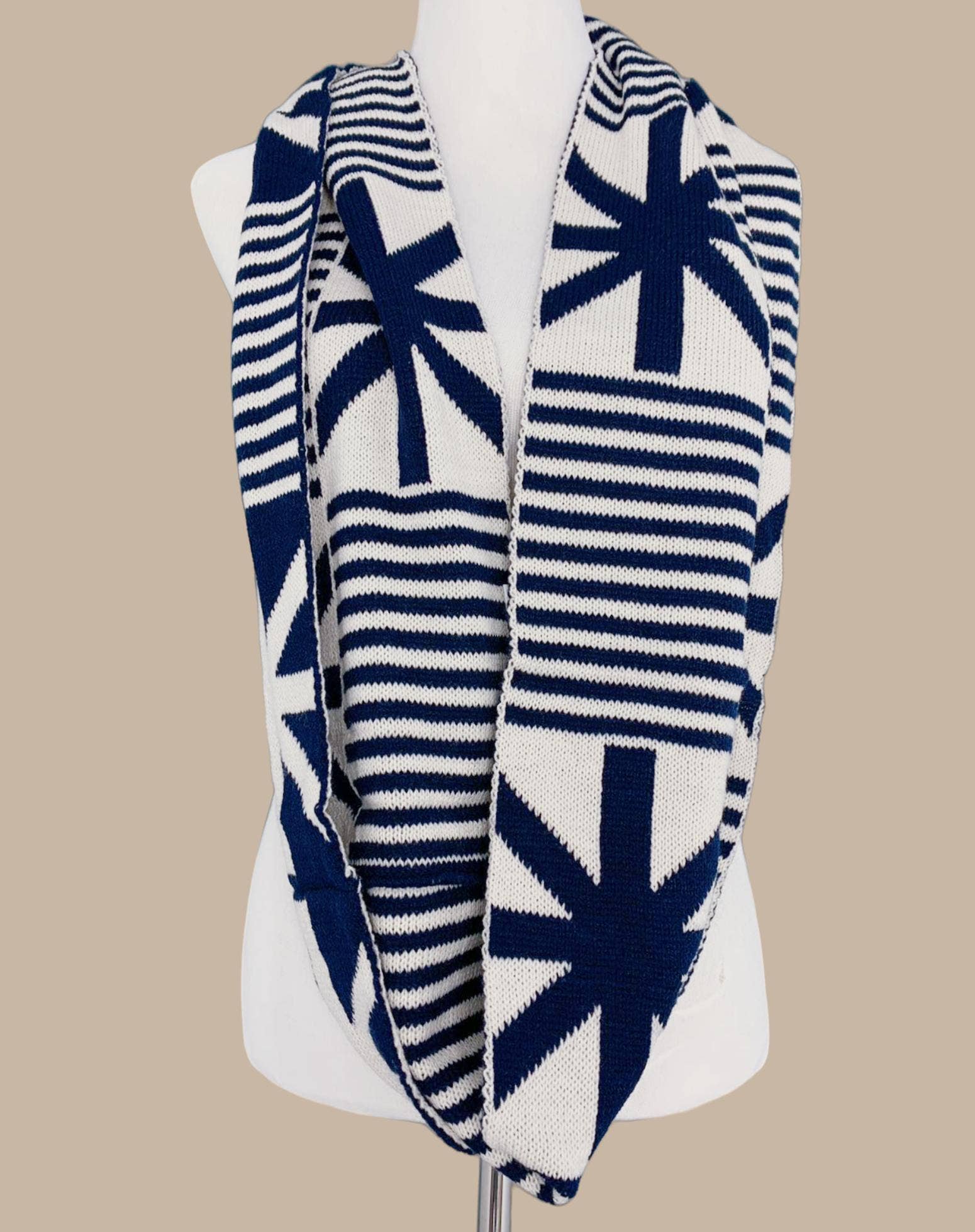 JC Sunny Fashion - Wholesale Sjaal - Dames - JC011817 Infinity-sjaal met patroon geïnspireerd op Union Jack1