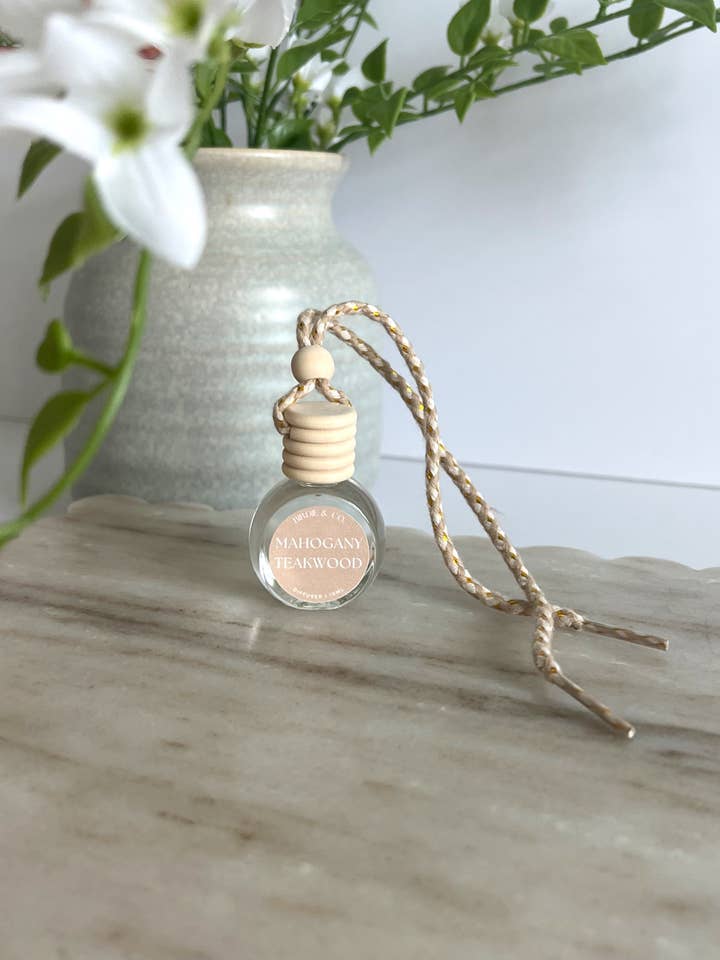 Difusor de coche de madera de caoba y teca, difusor colgante de aceites esenciales para venta al por mayor de Birdie & Co.