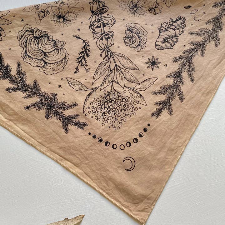 Wanderite – Großhandel Bandana – Unisex – Halstuch | Herbs of Protection | Tea-Dyed4