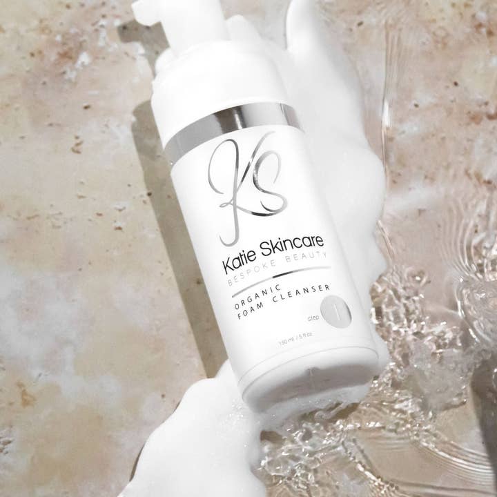 Mousse nettoyante biologique pour la vente par Katie skincare