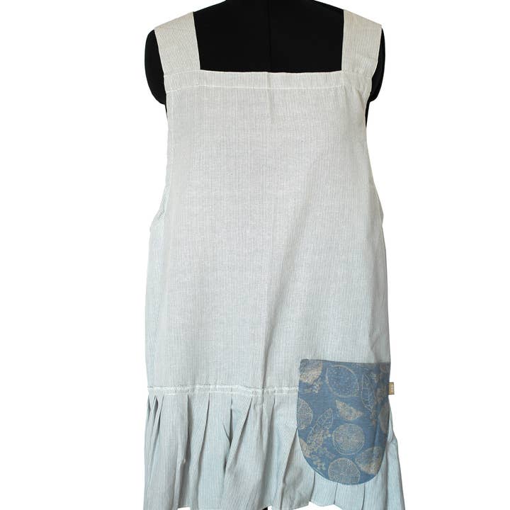 Grembiule Pinafore Marmalade Azzurro per la vendita all'ingrosso da parte di Raine & Humble