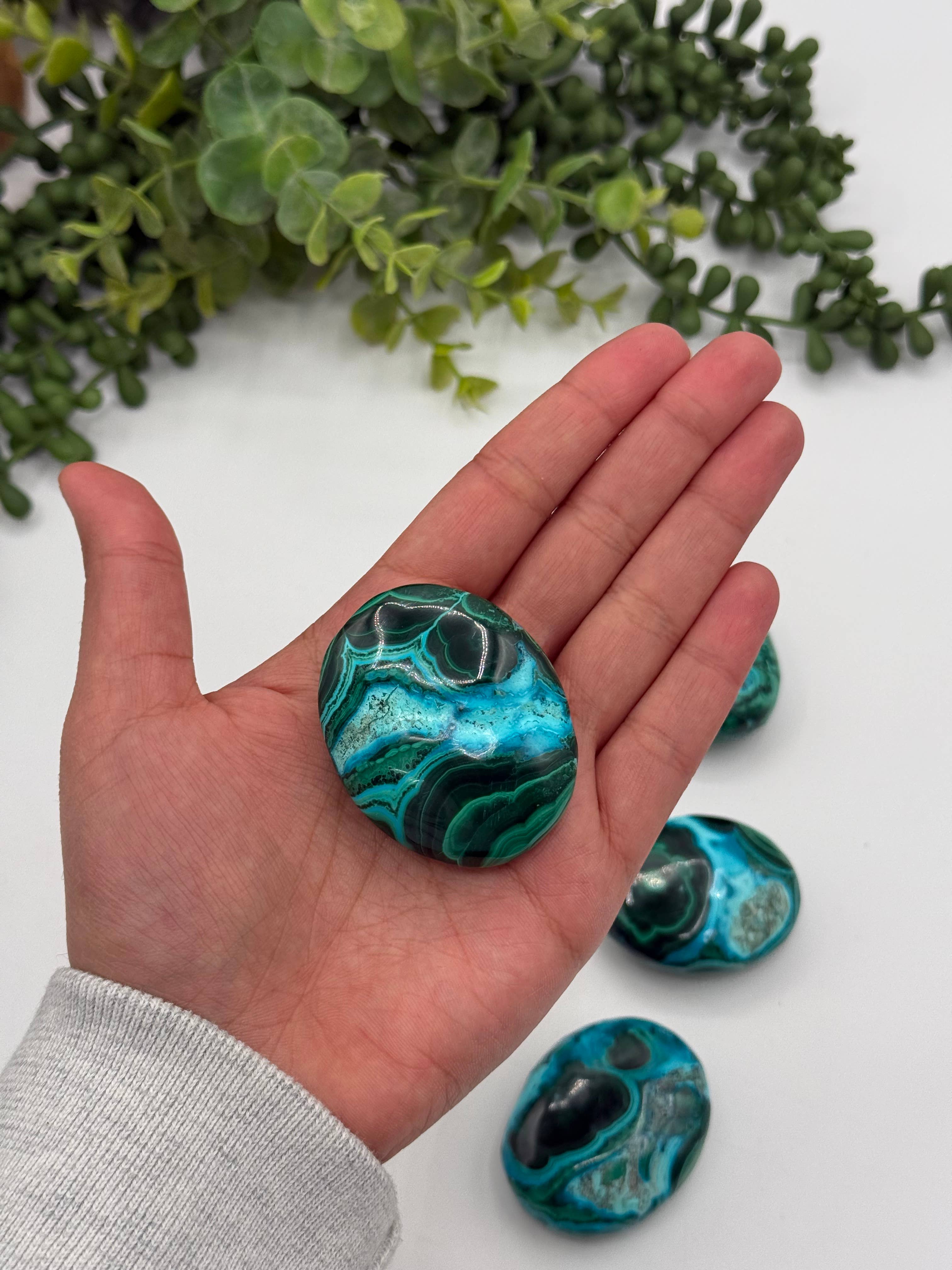 Meraki Gemstones – wholesale Spiritual stone/crystal – Chrysocolla Malachite Palm Stones 50x40x20mm3