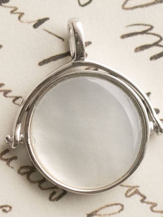 Graverbar medalj Laure - Silver & Pärlemor för wholesale av SIKA BIJOUX