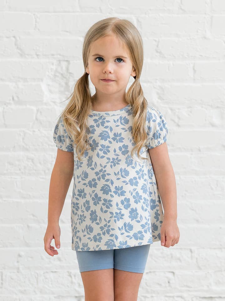 Camiseta Orgánica para Bebé y Niños Cora con Espalda de Tulipán - Gia Floral / Lluvia para venta al por mayor de Colored Organics