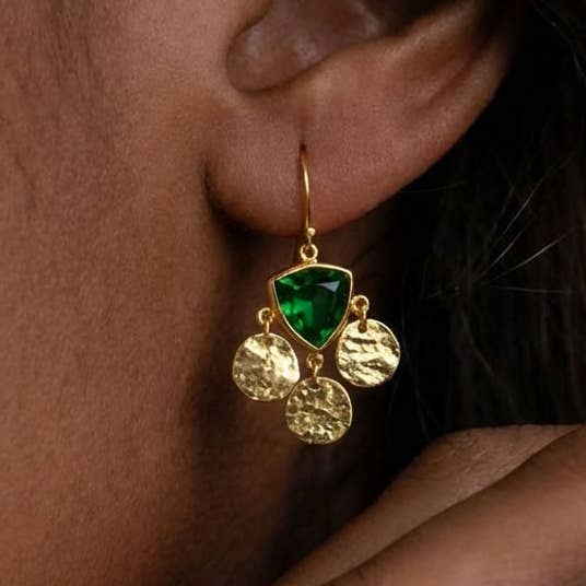 Boucles d'oreilles Sidney plaquées or - Tourmaline verte pour la vente par Schmuckoo Berlin
