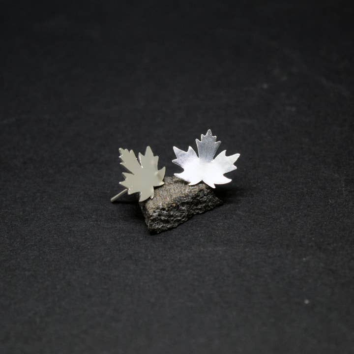 Plataica - Wholesale Stud/Post Earrings - Maple leaf earrings in 925 silver2