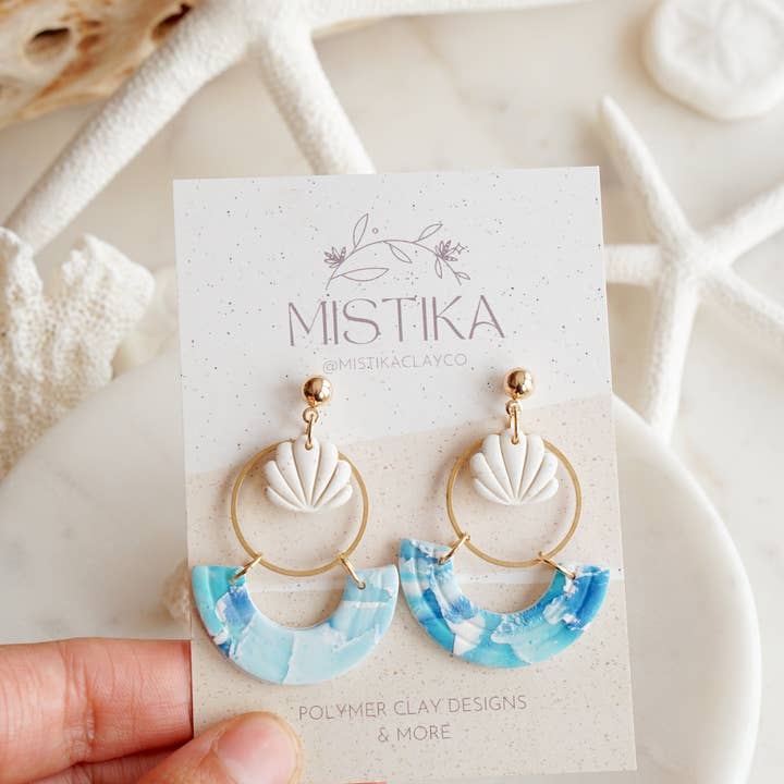 Oorbellen van klei | Oorbellen aan de oceaan | Oorbellen van Summer Clay voor wholesale door Mistika Studio