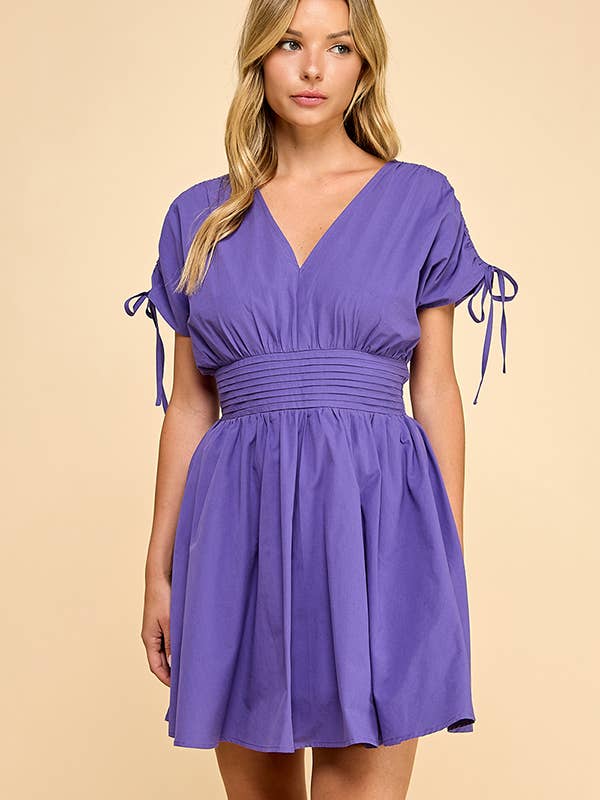 Gameday Mini-Kleid mit doppeltem V-Ausschnitt und überschnittenen Schultern für den Großhandel von BABY PINK