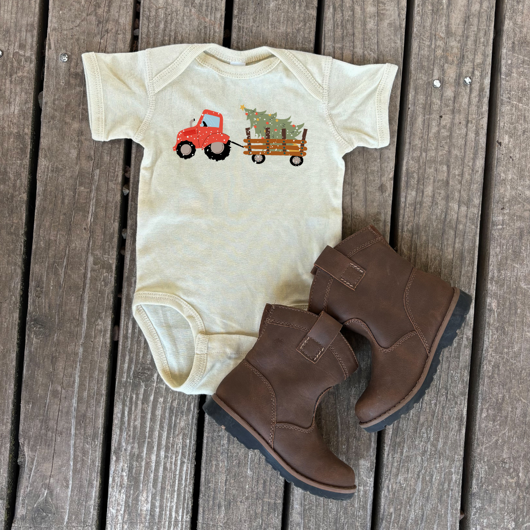 Sage & Soil – Großhandel Body (ohne Füße) – Baby – Roter Traktor Weihnachtsbaum Baby-Strampler/Bodysuit3