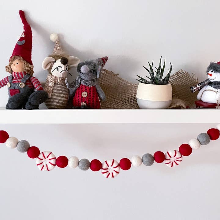 Rød, hvid, grå med pebermynter - Ferie filtgirlande for engroshandel hos AKUKU