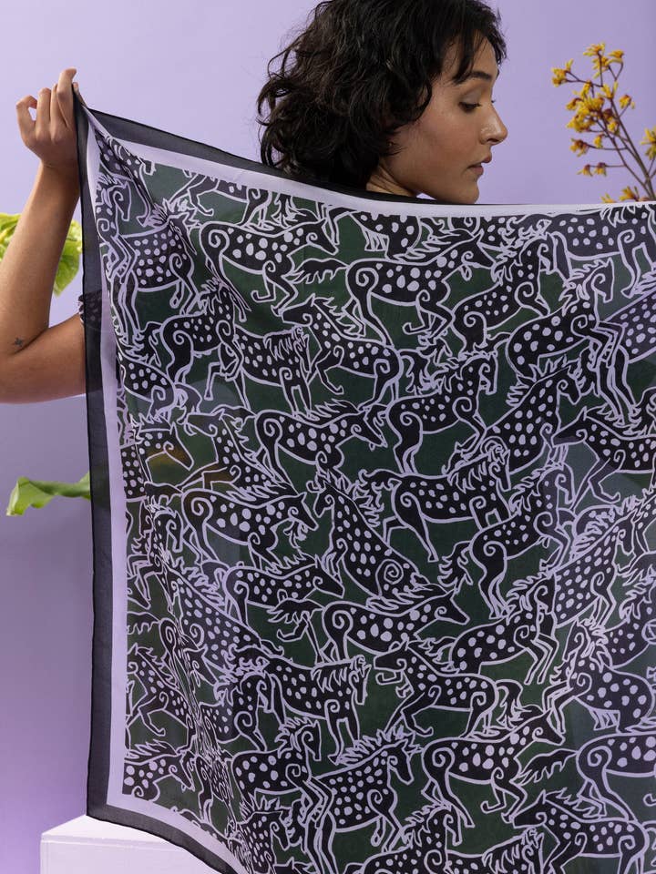 Lenço de Seda Verde Cavalo por atacado de Tara Whalley