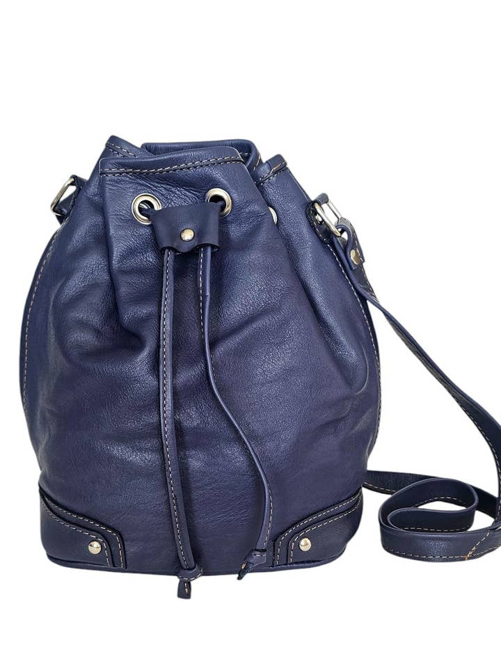 Le Sac Bandoulière Seau Mare - Bleu pour la vente par MAVIS BY HERRERA
