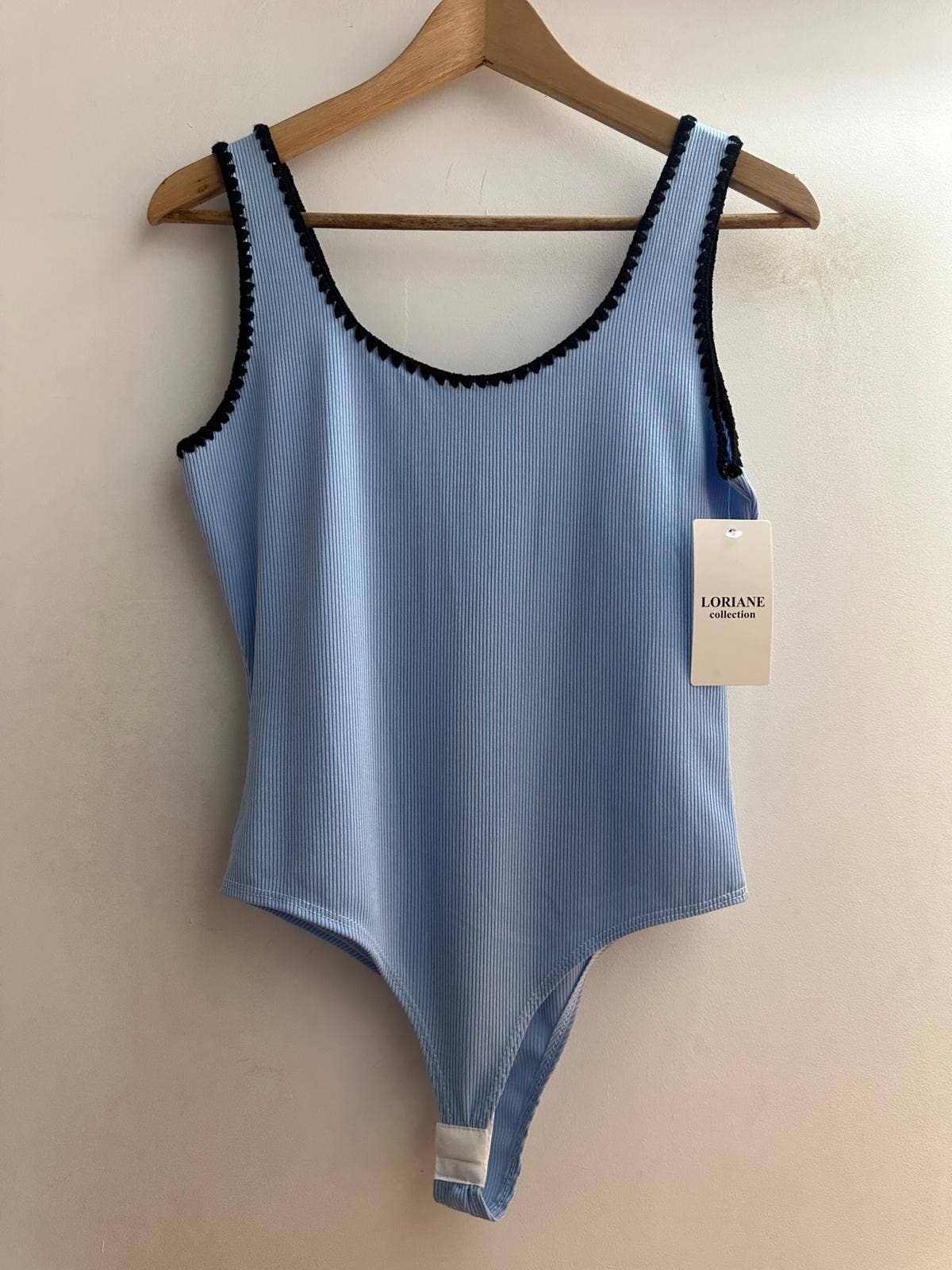 LORIANE – Großhandel Body – Damen – LORIANE Body mit quadratischem Ausschnitt, ärmellos, One Size