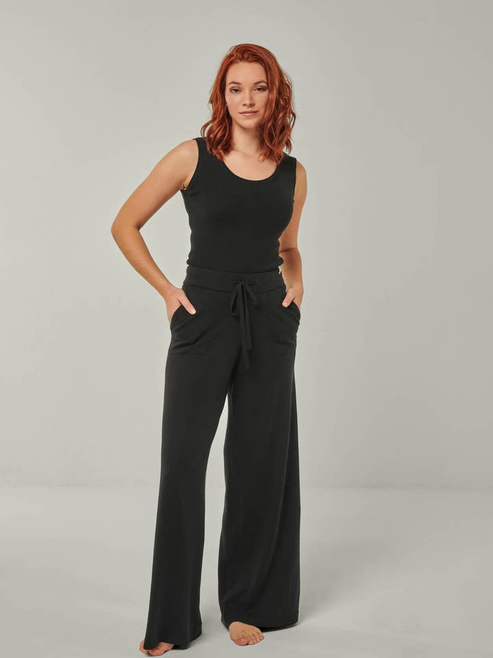 SET DA CASA - Top Blossom & Pantaloni Frida per la vendita all'ingrosso da parte di YOU LOOK PERFECT Loungewear