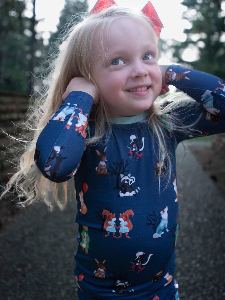 **FERMETURE** Pyjama 2 pièces pour enfants Forêt Effrayante pour la vente par Judy rue designs