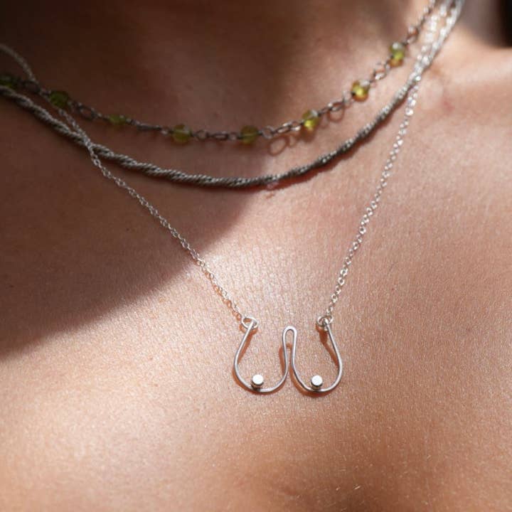 Daddy Daughter Jewelry - Vendita all'ingrosso Collana con ciondolo/pendaglio - Collana Boobie in argento sterling || Collana a forma di seno || Gioiello femminista1