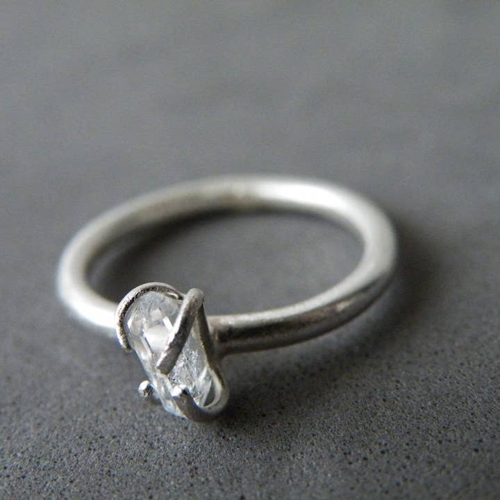 Bague empilable en argent sterling avec petit diamant Herkimer pour la vente par SteamyLab