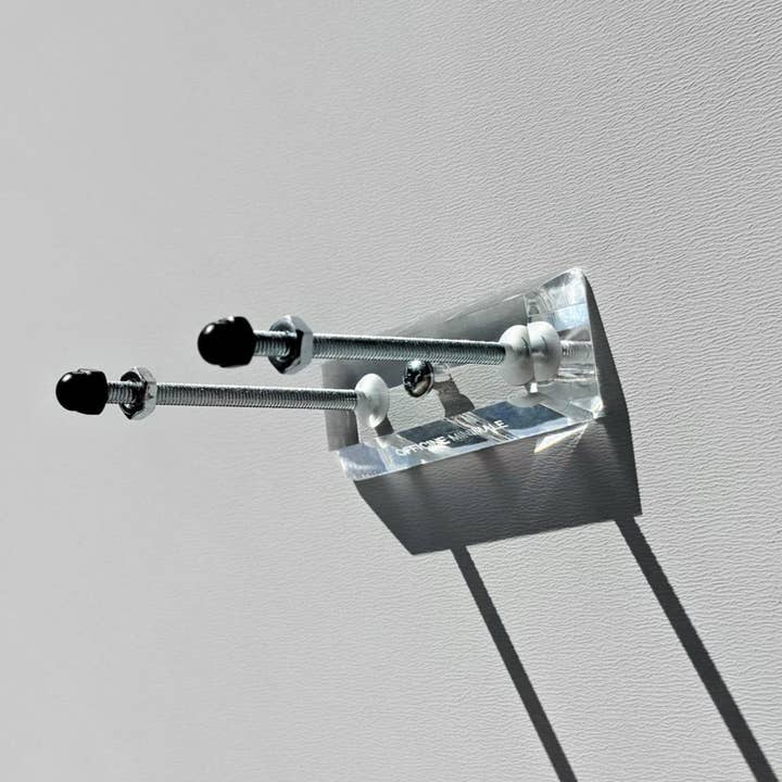 Support mural pour planche de skateboard pour la vente par Ghost Mounts