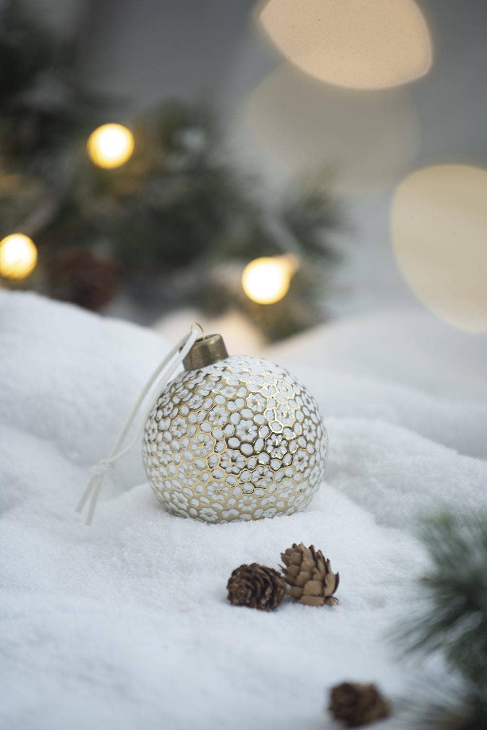 A&B Home Group Inc. - Wholesale Ornament - D4" Glass Xmas Ball Ornament - White/Gold2