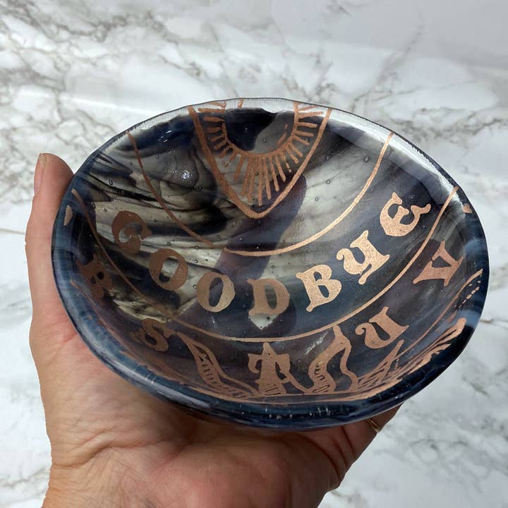 Vaarwel Ouija-bord Gesmolten Glas 5" Kleine Kom voor wholesale door Kiku Handmade | Contemporary Fused Glass Home Goods