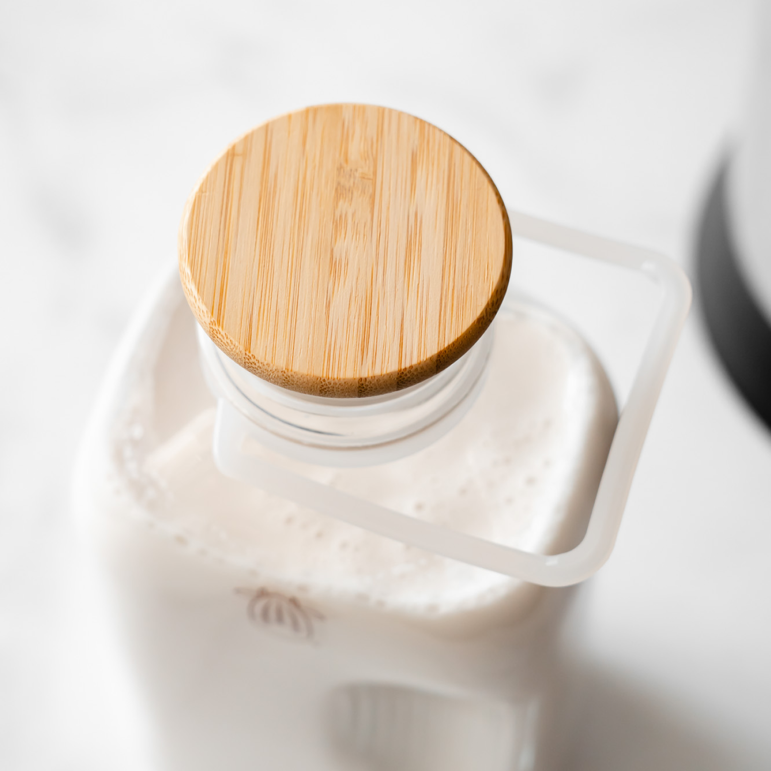 Almond Cow - Vendita all'ingrosso Brocche - Caraffa in vetro Almond Cow con coperchio in bambù, 60 fl oz8