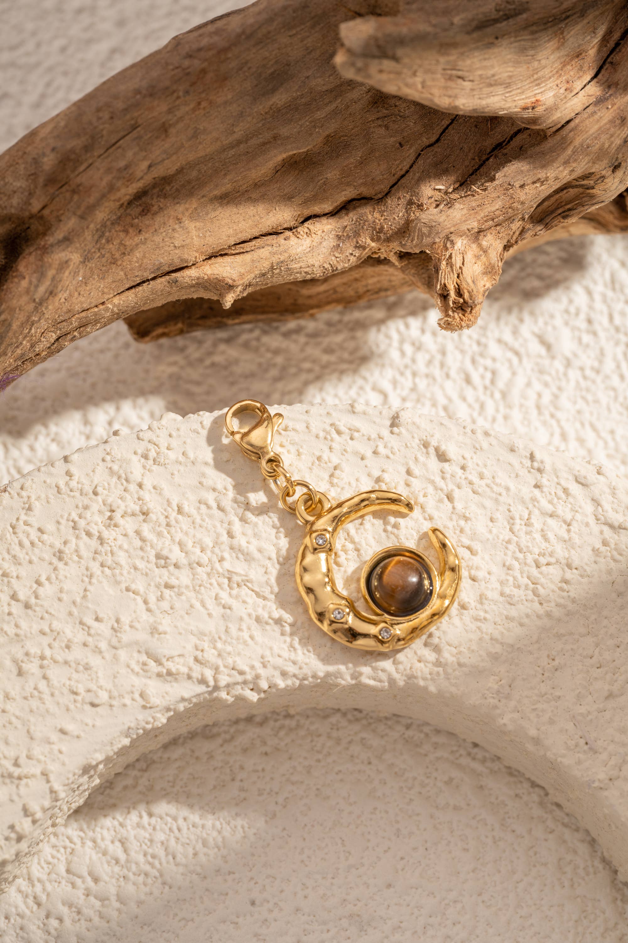 COSMOS - Vente Breloques/médailles personnalisées - Charm lune dorée pendentif pierre naturelle acier inoxydable1