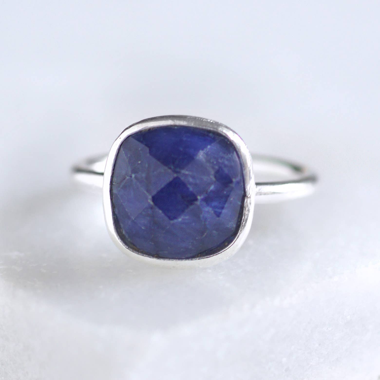 FELIX Z DESIGNS - Wholesale Ring met een steen/solitaire ring - Kussen stapelbare ring1