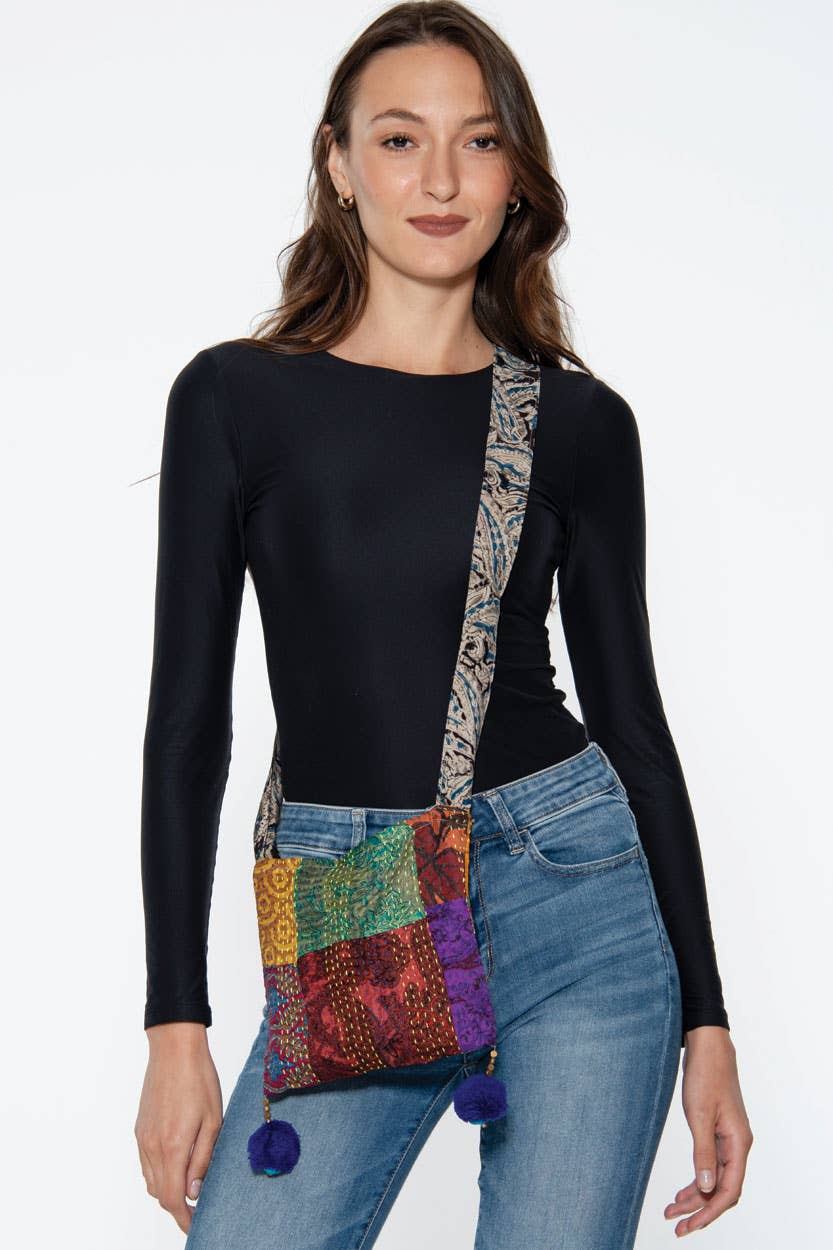 Sevya Handmade – wholesale Axelväska - Dam – Silkesväska Kantha med pom pom-detaljer8