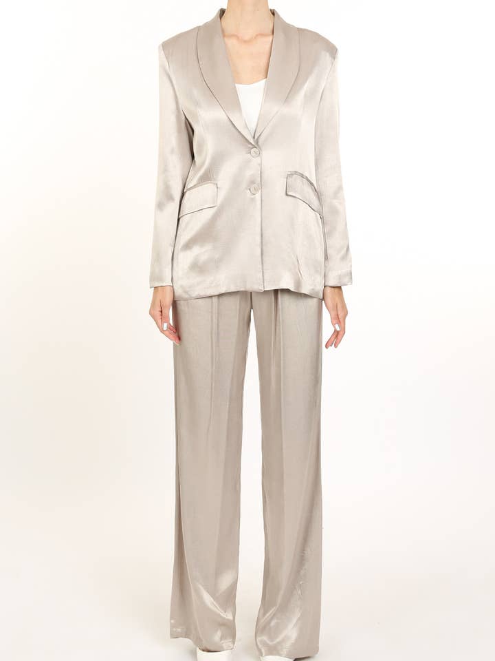 Set giacca e pantaloni in raso con rivestimento metallizzato MC6185 per la vendita all'ingrosso da parte di Beulah Style