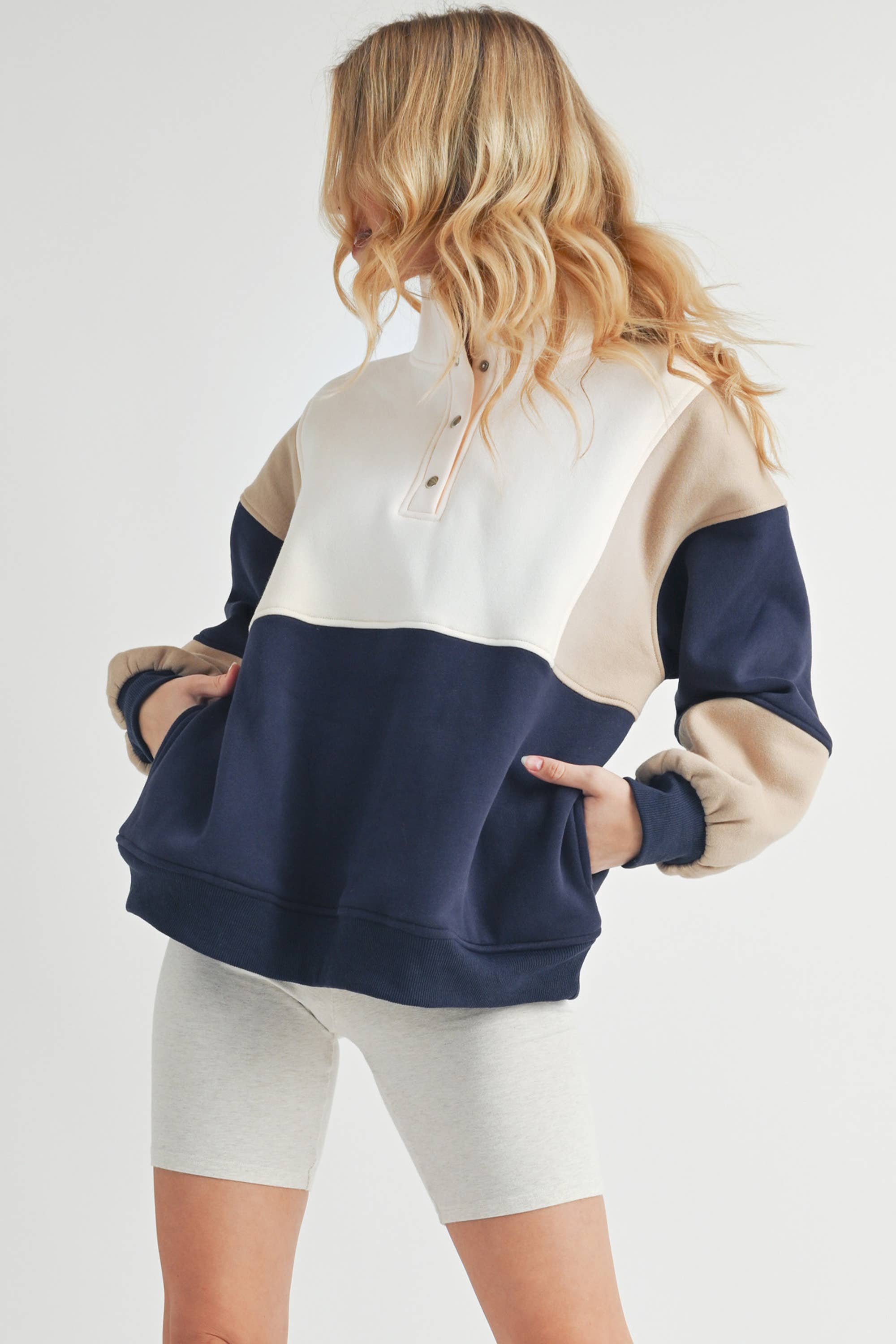 AEMI + CO – wholesale Sweatshirt - Dam – 992EK Glo colorblock-tröja med tryckknappar6