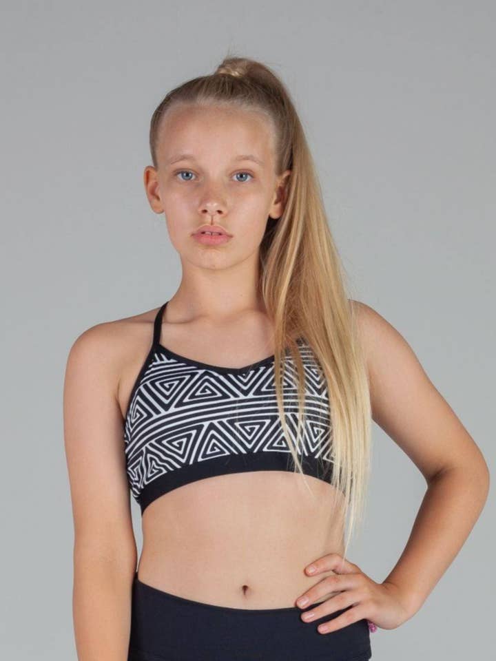 Dansstudio Basics Crop Top - V-ringad Racerback Dans Crop för wholesale av Pink Lemon Dancewear