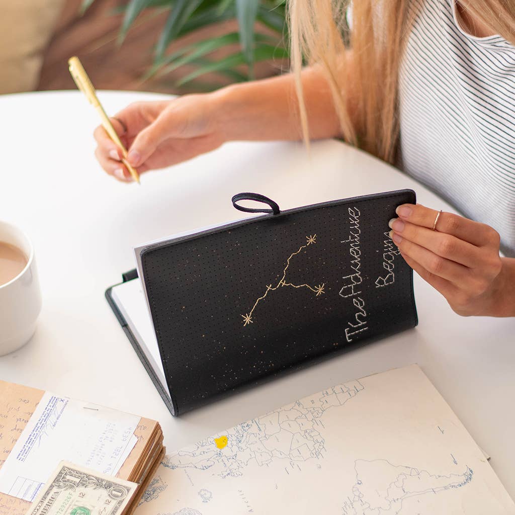 Chasing Threads – Engroshandel Notesbog – DIY Sy din stjerne tegn Kit - Sort Vegansk Læder Notebook