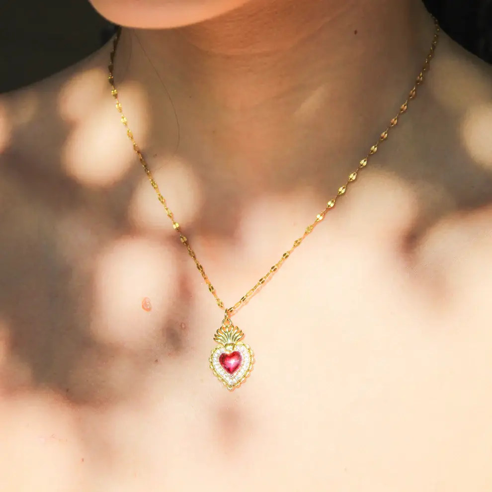 Wild & Free - Wholesale Pendant/Charm Necklace - Collar de sagrado corazón1