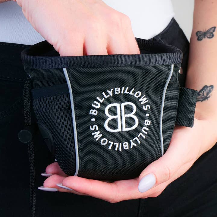 Premium godispåse med fästklämma och hållare för bajspåsar för wholesale av BullyBillows Ltd