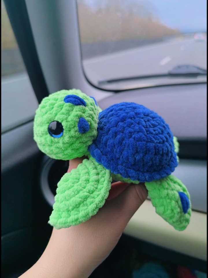 Sea turtles 19cm x 19cm for wholesale by Briars Crochet Crafts