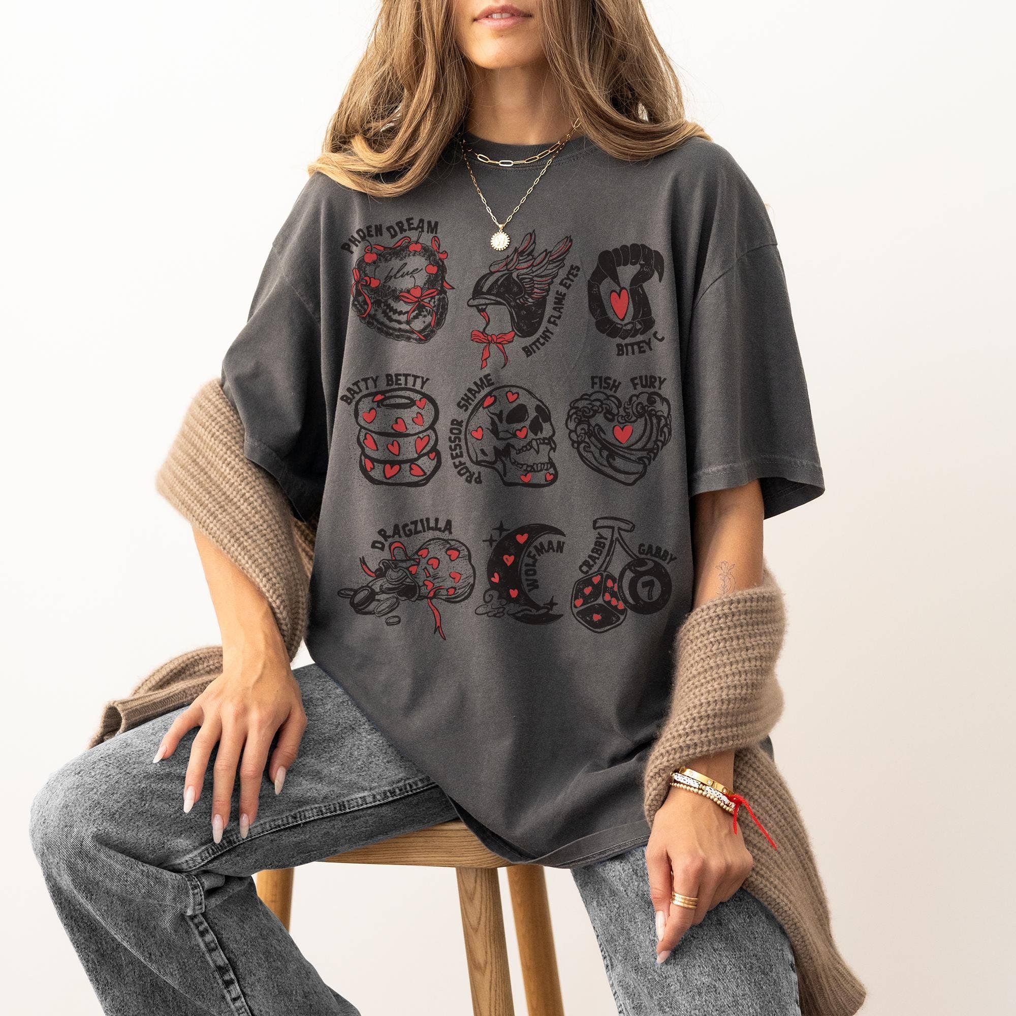 NVC Ecommerce LLC - Vendita all'ingrosso Maglietta stampata - Donna - Maglietta, Felpa con Soprannomi dei Personaggi di Zodiac Academy1