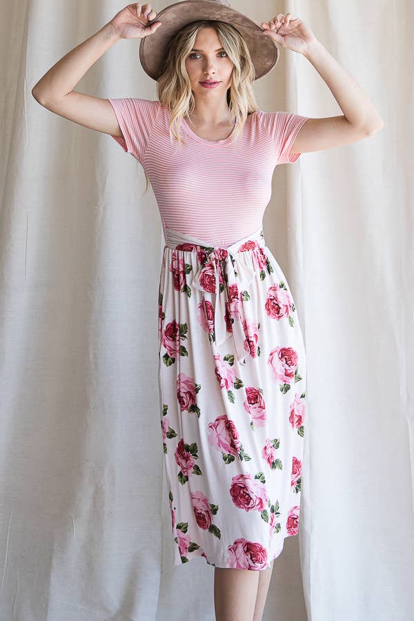 7th Ray - Vendita all'ingrosso Vestito - Donna - Abito Midi a Linea ad A Fiori con Cintura in Vita e Maniche Corte D41996