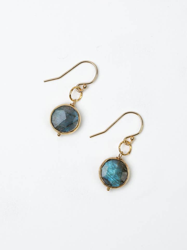Blå Måne Labradorit Enkle Øreringe for engroshandel hos Anne Vaughan Designs Jewelry