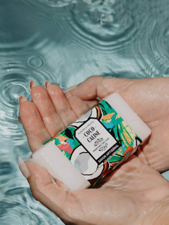 Flower and Fruit Soap pour la vente par PARFUMS DES ILES