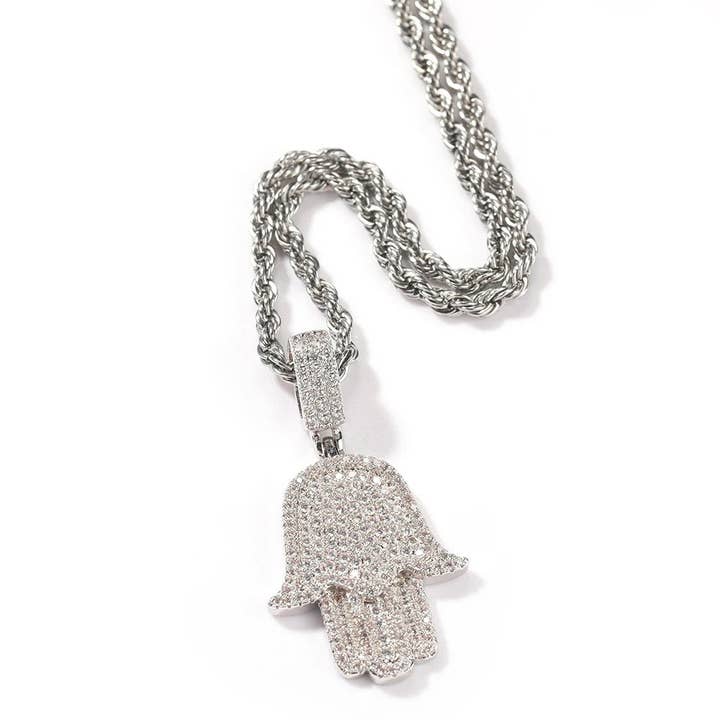 Collier Iced Out Hamsa pour la vente par Glam Bar Bazaar