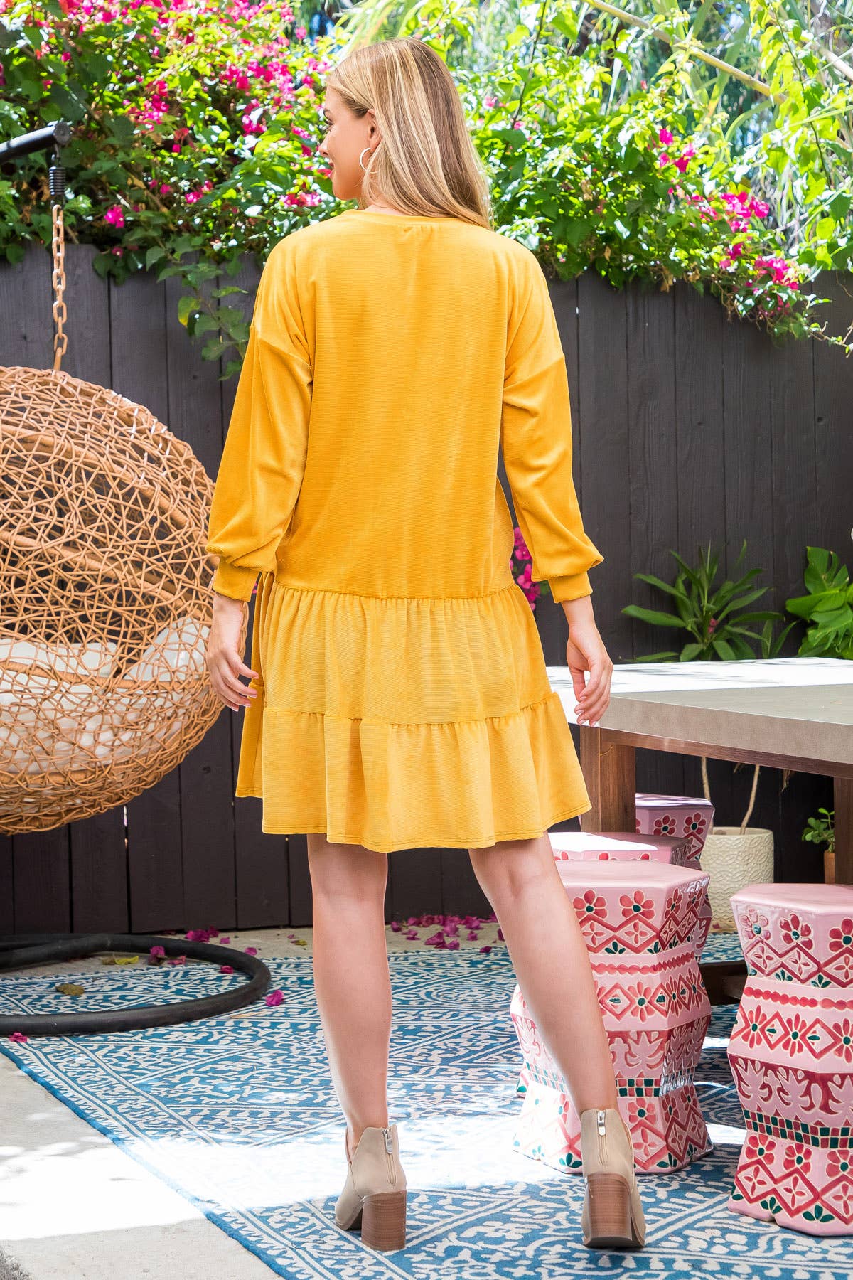 You & Me - Vente Robe – femme - MUD10021-ROBE SOLIDE À VOLANTS ET MANCHES BOUFFANTES - Automne 20257