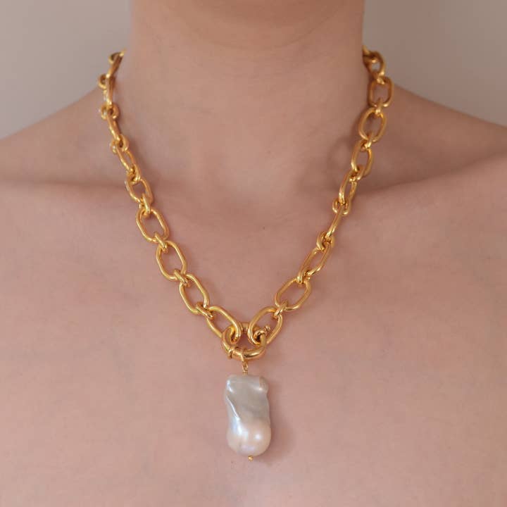 Gem Bazaar Jewellery – wholesale Hänge-/berlockhalsband – Barock pärla hänge i guld