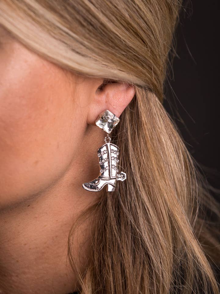 (VENTE) Boucles d'oreilles bottes de cow-boy en strass argentés pour la vente par West & Co.
