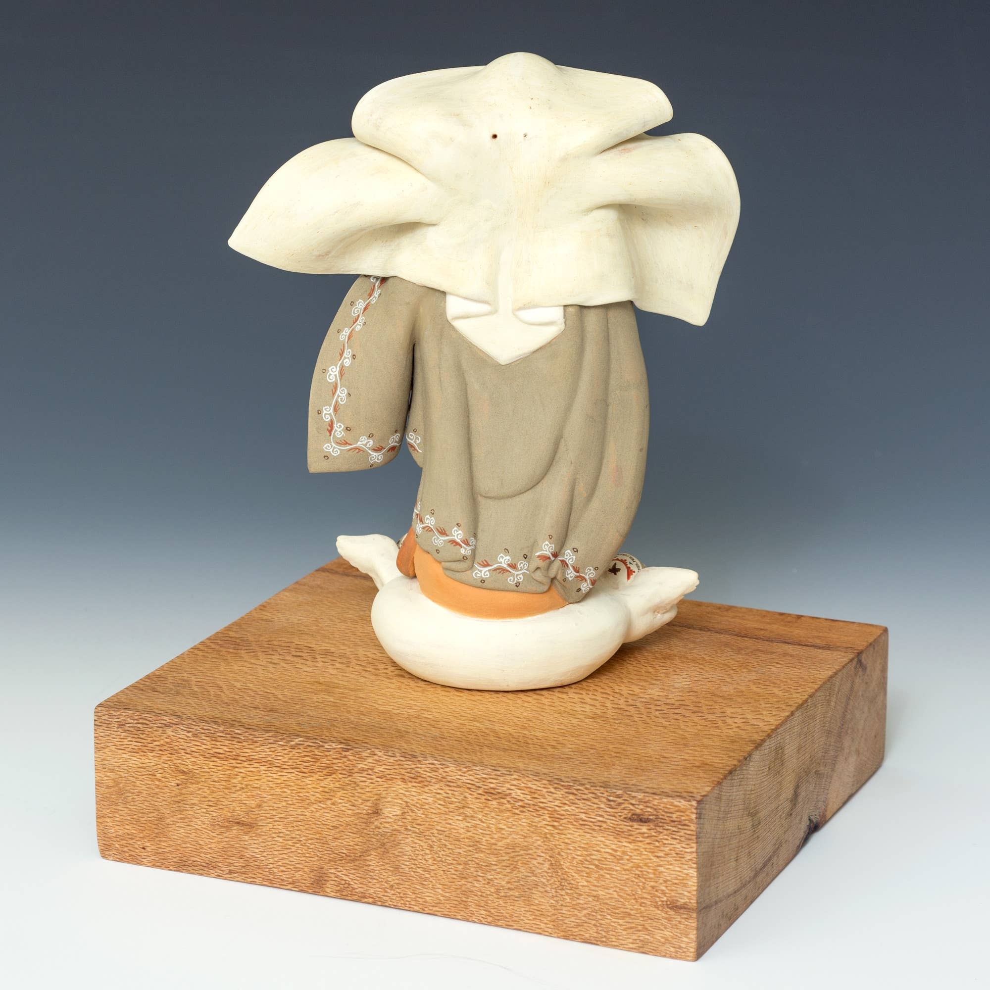 Lucuma Designs - Wholesale Decorative Figurine - Holy Mary with Angels - Fine Ceramic Sculpture - Artist Made3