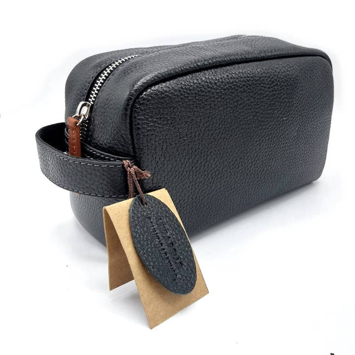 Genuine leather beauty case, for men, art. DO4814 and other Purchase Wholesale uomo. Free Returns & Net 60 Terms on Faire trending on Faire.