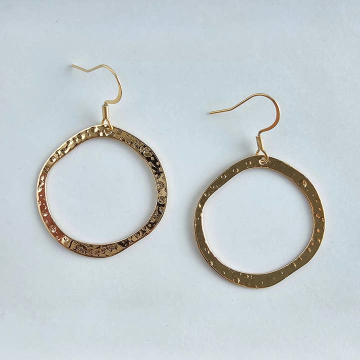 Spiffy & Splendid – Engroshandel Hængeøreringe og creoløreringe – Lainey Øreringe - Guld // Smykker, Øreringe, Klassisk0