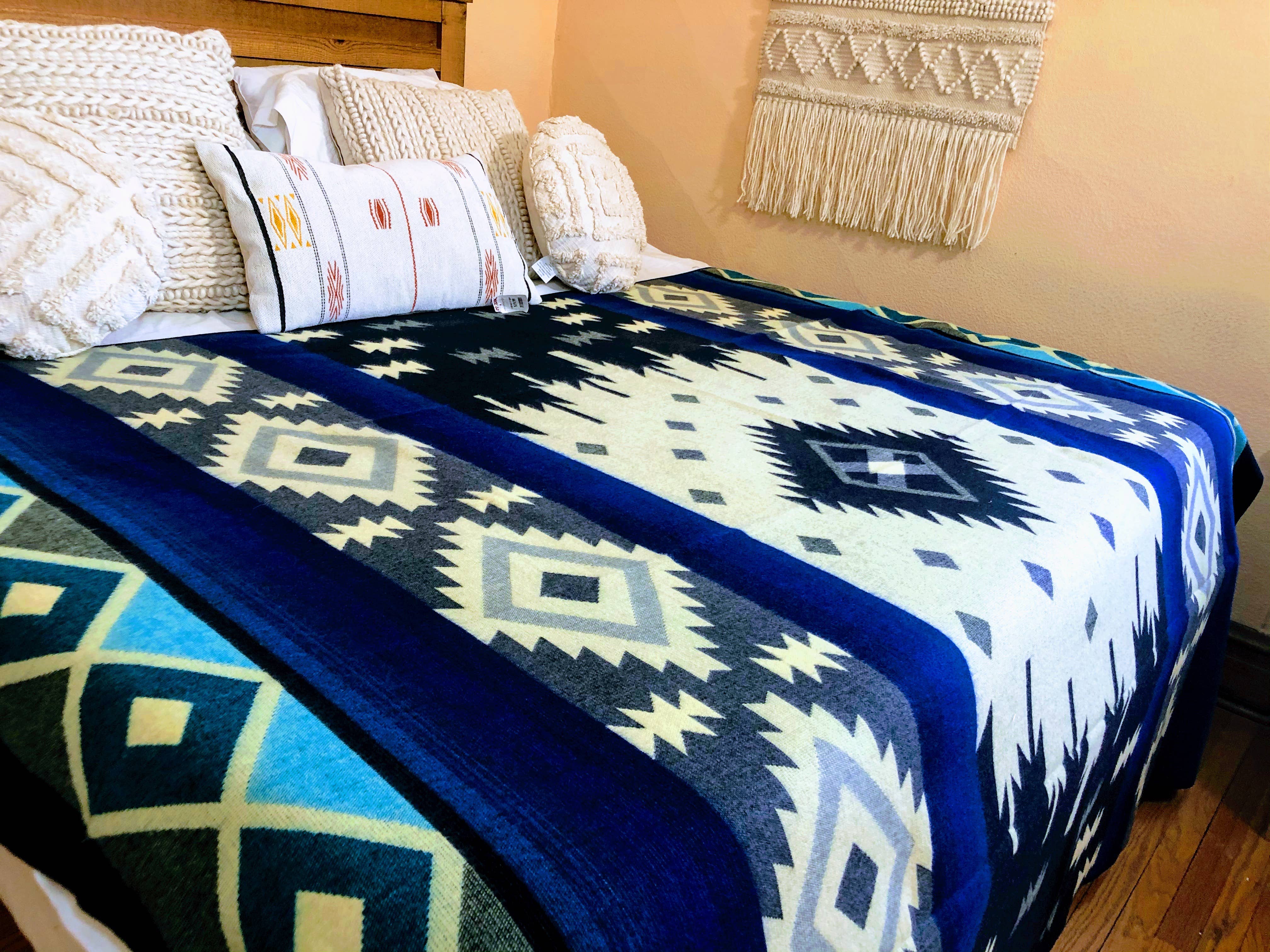 Alpaca market - Wholesale Bedding Blanket - Alpaca Blanket native style wholesale case10