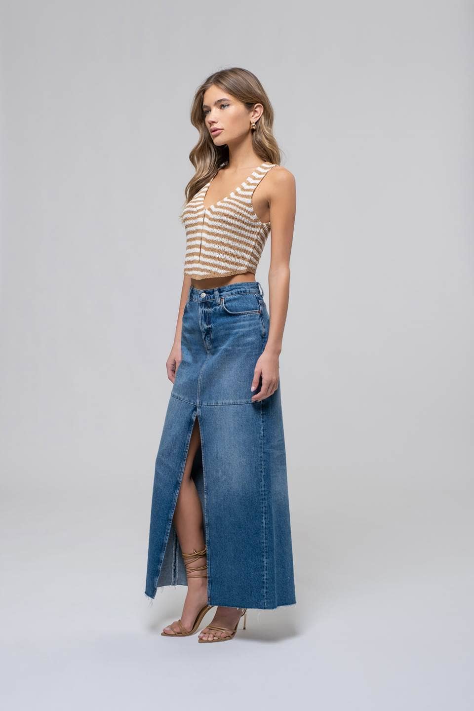 The Workshop Studio - Vendita all'ingrosso Gilè imbottito - Donna - Gilet a maglia crochet a righe con scollo a V e chiusura frontale con gancetto9