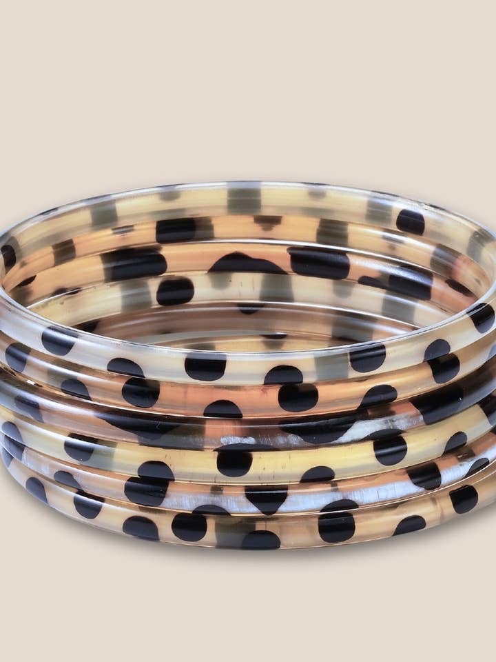 Schwarzes Hornarmband 4mm LEO 04 für den Großhandel von JolieJulie-MaLune-VentiLLo