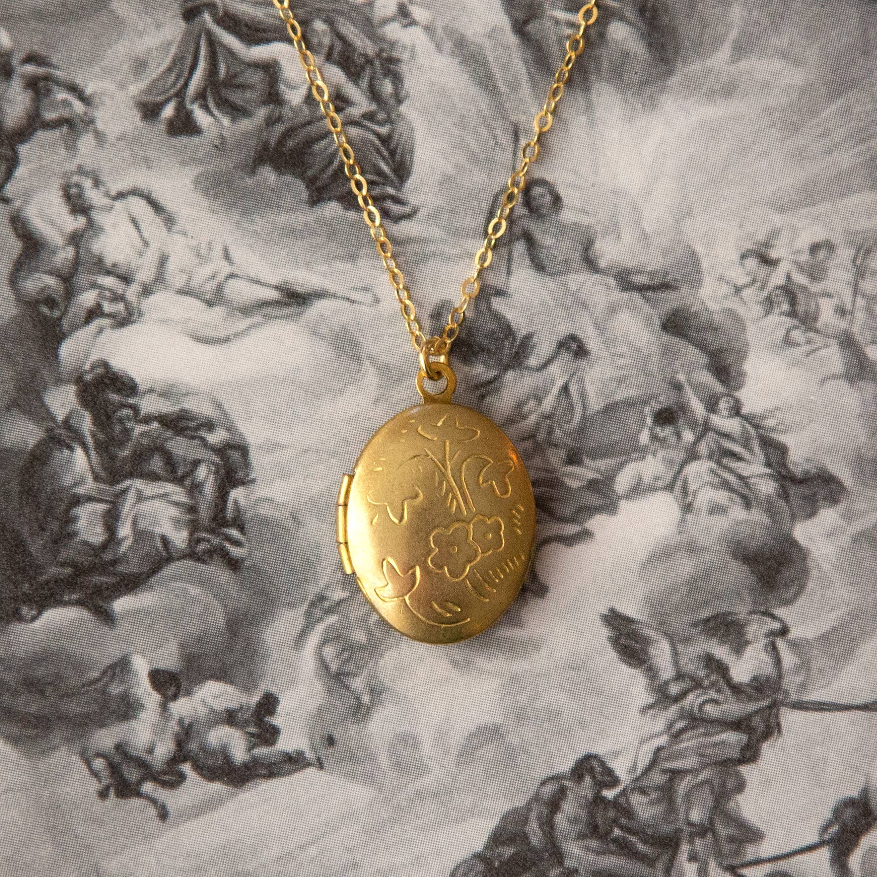 Kindred Objects - Wholesale Locket Necklace - Vintage Medium Oval Locket Necklace (Floral)1